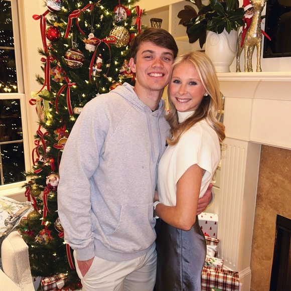 Meet your Posher, Taylor - Picture 2 of 2